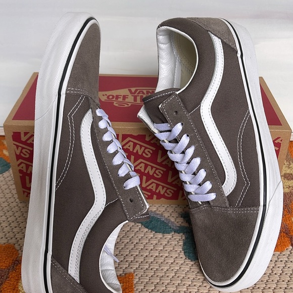 Vans WMNS Old Skool
Color Theory Bungee Cord
VN0005UF9JC
Sneakers - Picture 15 of 16